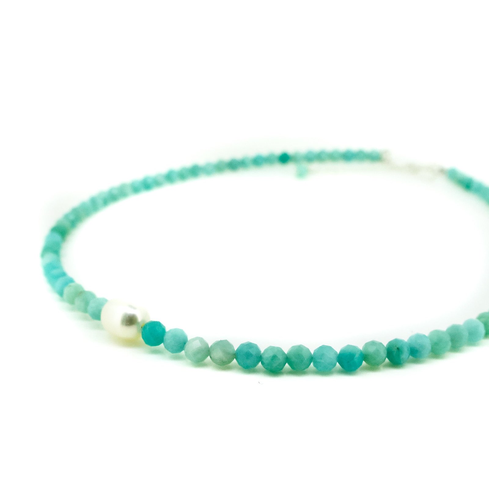 Beaded gemstone necklace with pearl