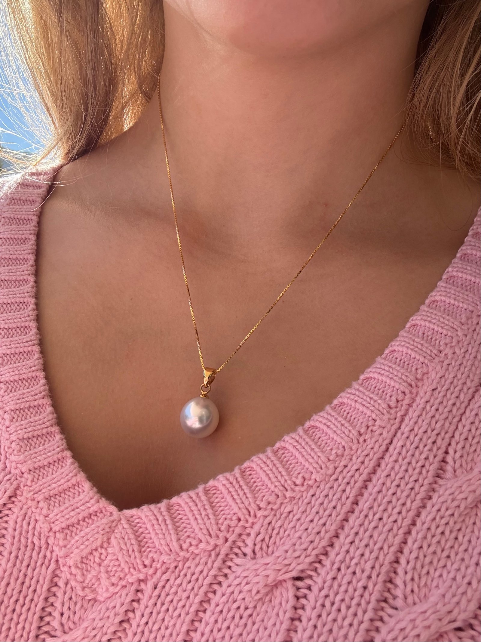 australia south sea pearl pendant in 9ct gold on gold chain 