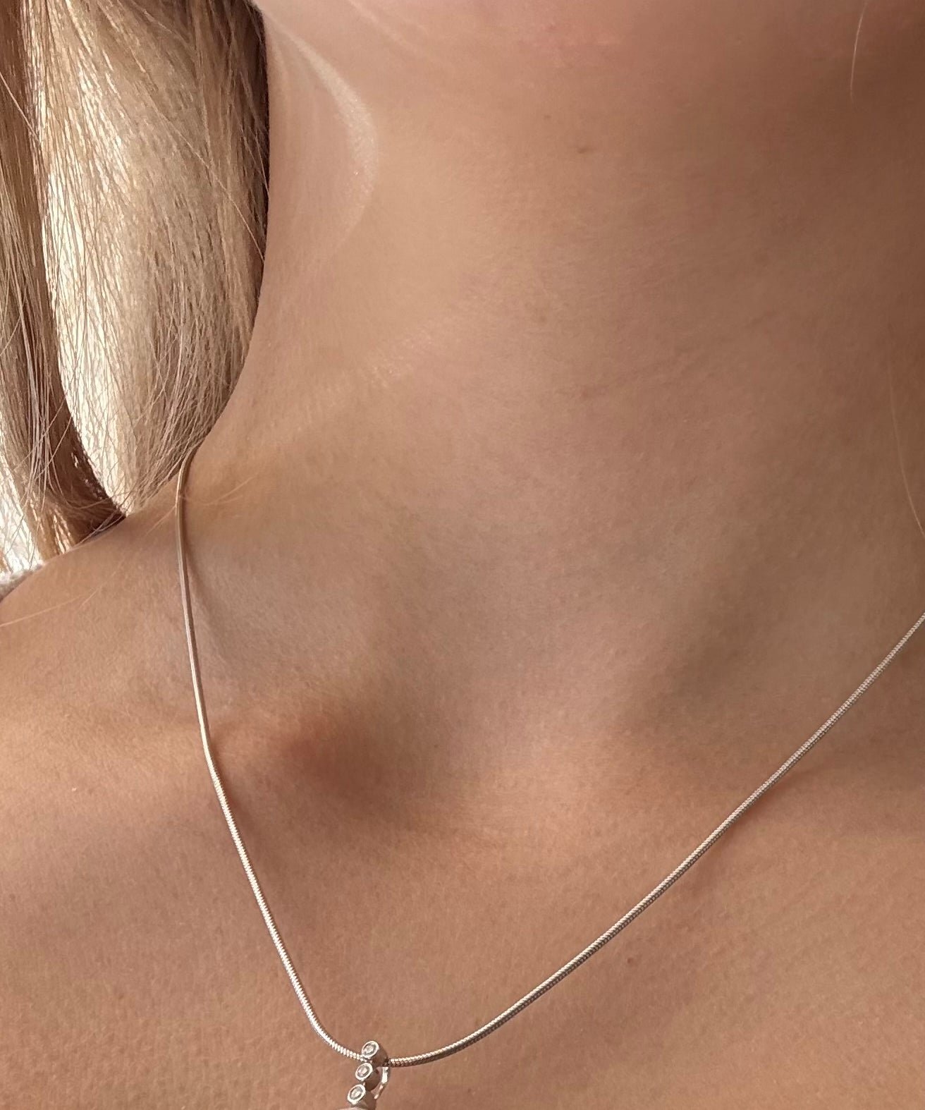 Australian pearl diamond pendant in white gold with genuine pearl and diamond detailing