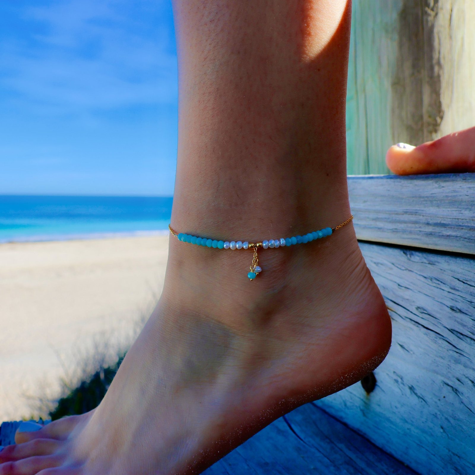 dianty anklet with blue gemstones and pearls on a gold chain